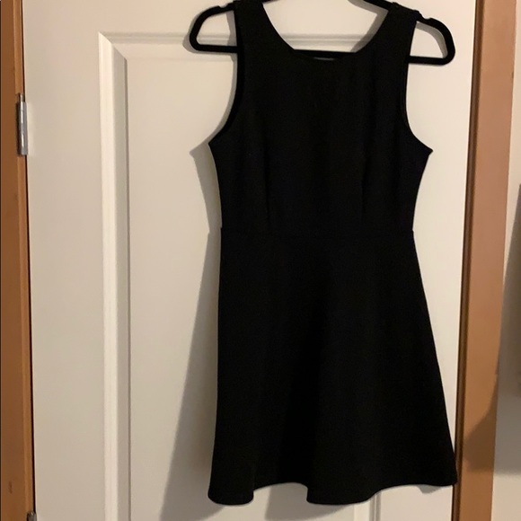 Madewell Dresses & Skirts - LBD with v-back
